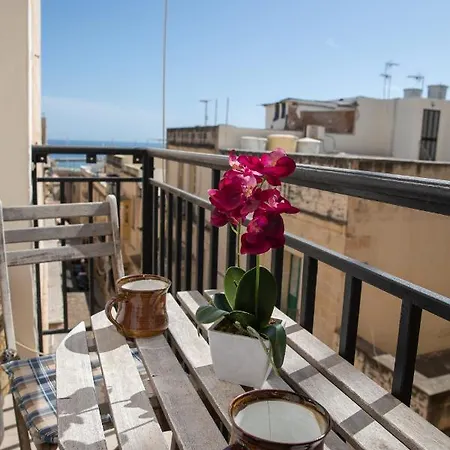 Beautiful, Spacious In Central Appartement